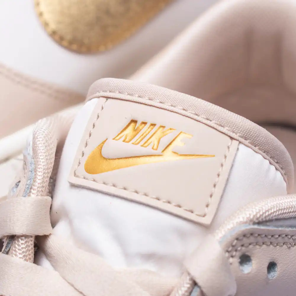 Nike Dunk Low Metallic Gold - DRIP DOS ARTISTAS