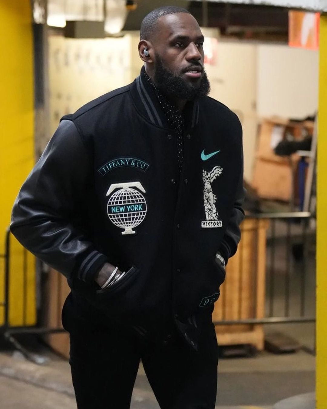 JAQUETA NIKE X TIFFANY - DRIP DOS ARTISTAS