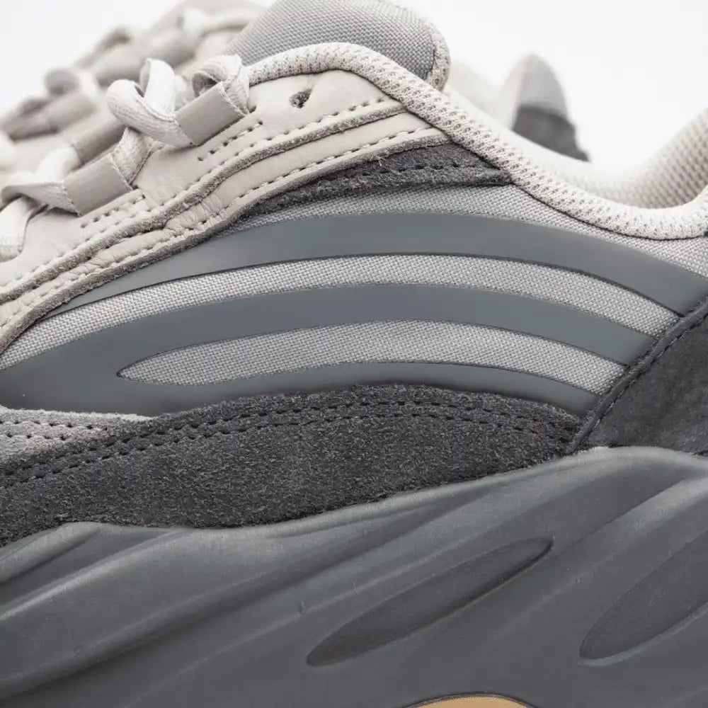 Yeezy 700 V2 Tephra - DRIP DOS ARTISTAS