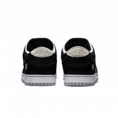 Medicom Toy x Nike SB Dunk Be@rbrick - DRIP DOS ARTISTAS