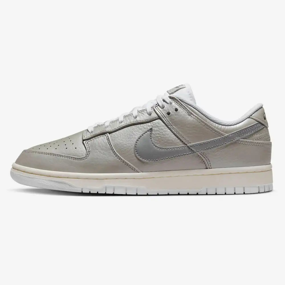 Nike Dunk Low Metallic Silver - DRIP DOS ARTISTAS