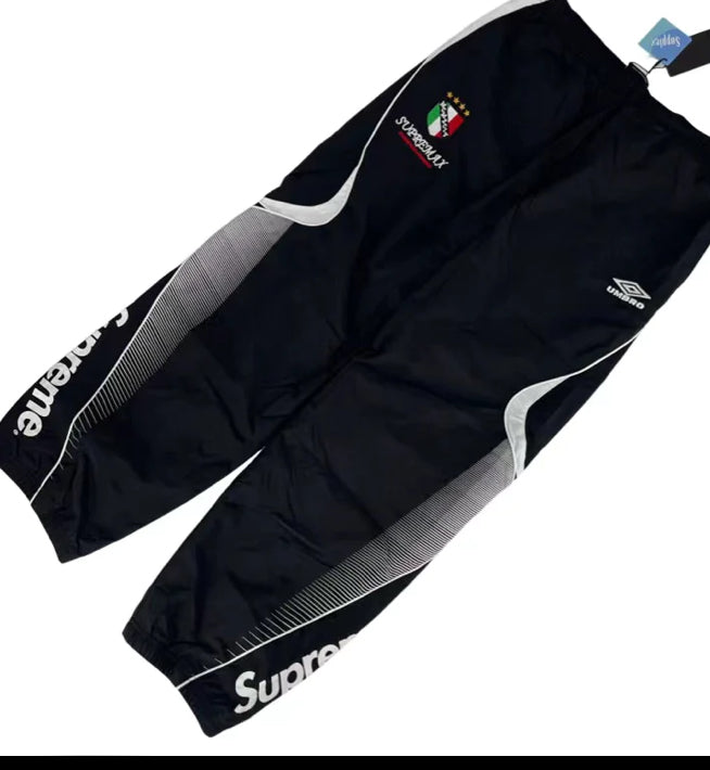 Calça Supreme x Umbro