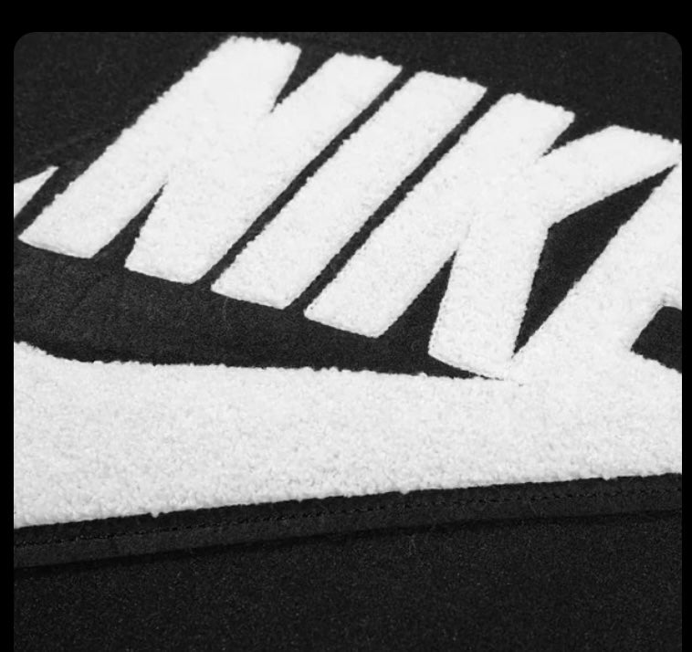 Jaqueta Nike x Tiffany &
Co