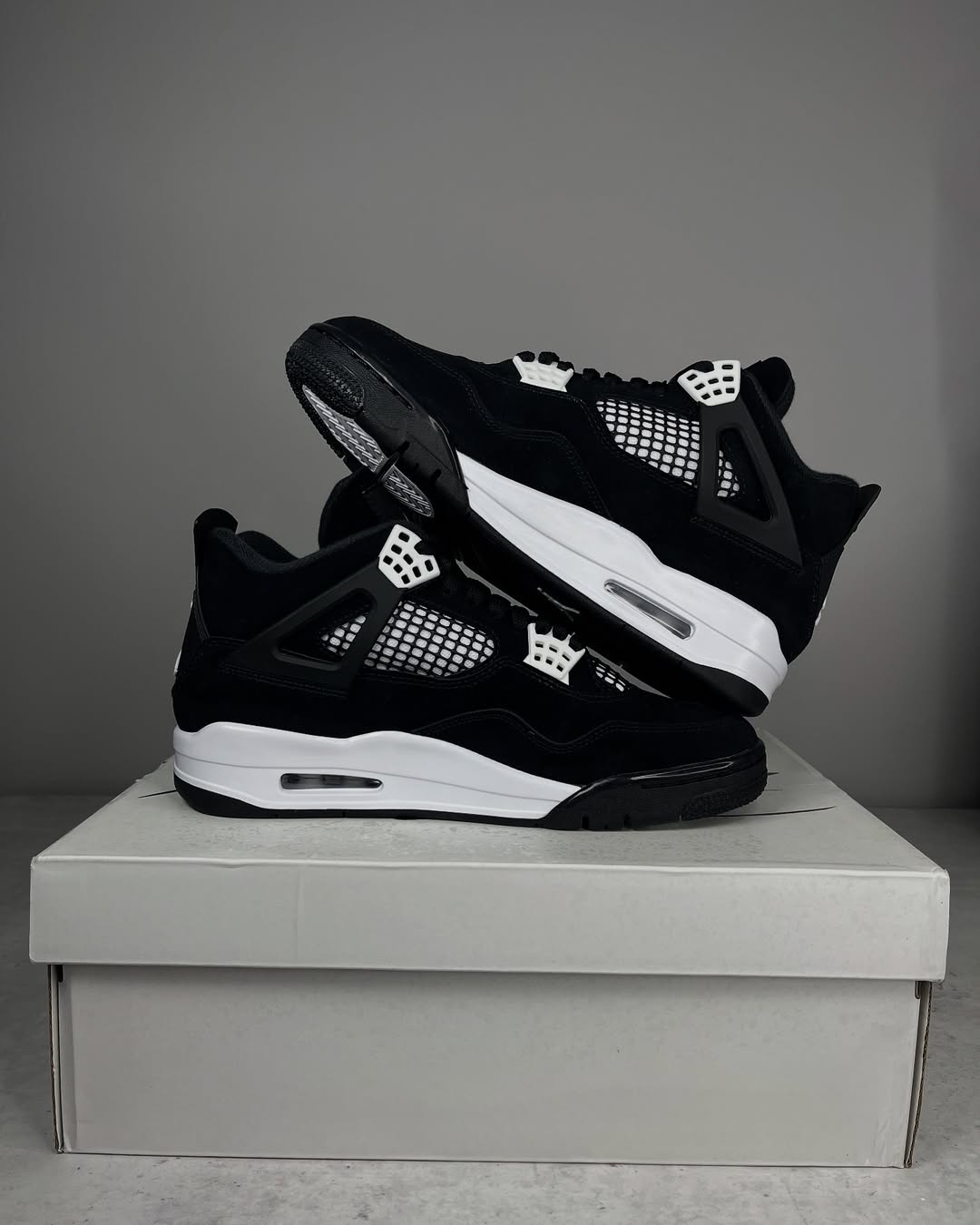 OFERTA LIMITADA - Air Jordan 4 ‘White Thunder’