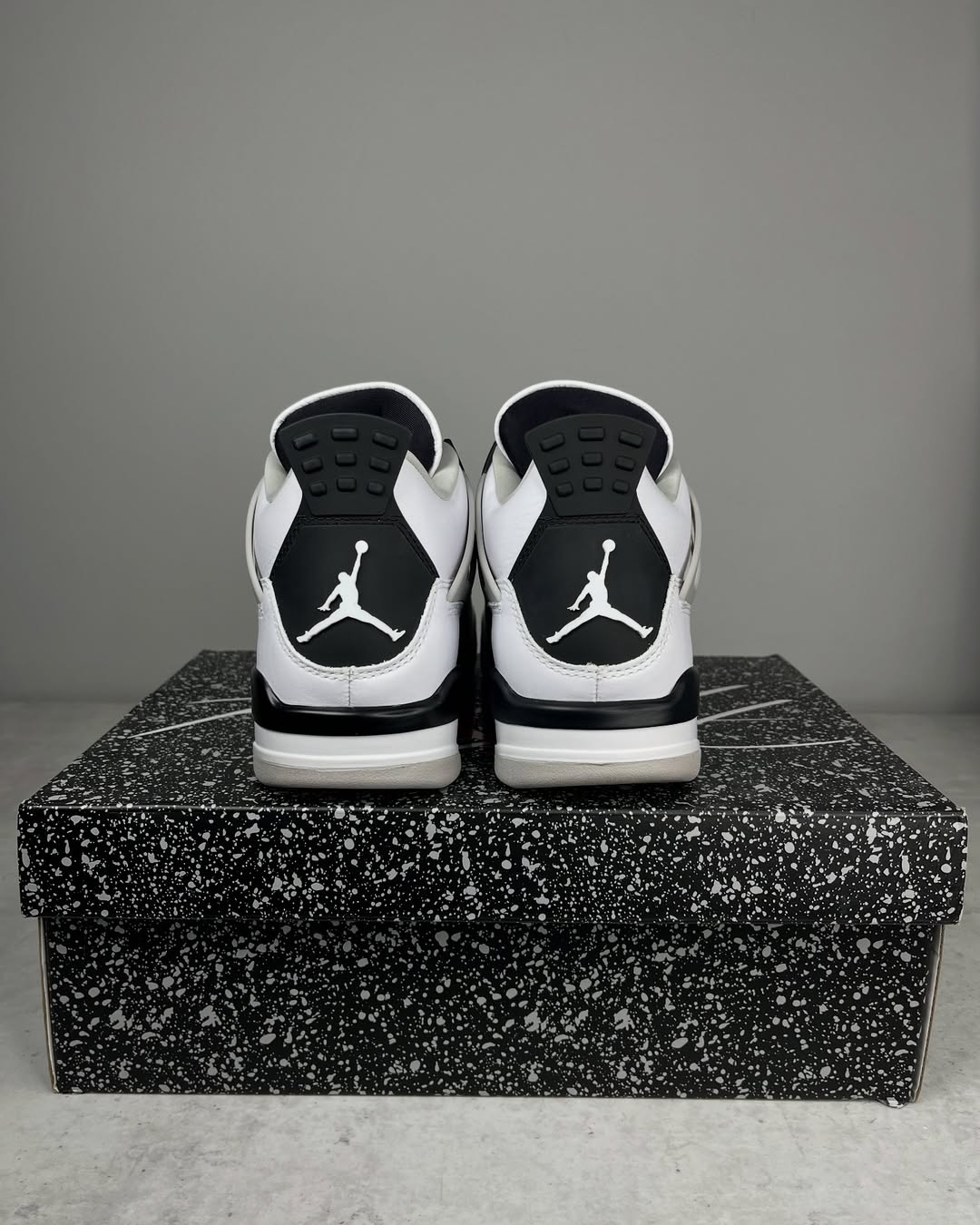 OFERTA LIMITADA - Air Jordan 4 ‘Military Black