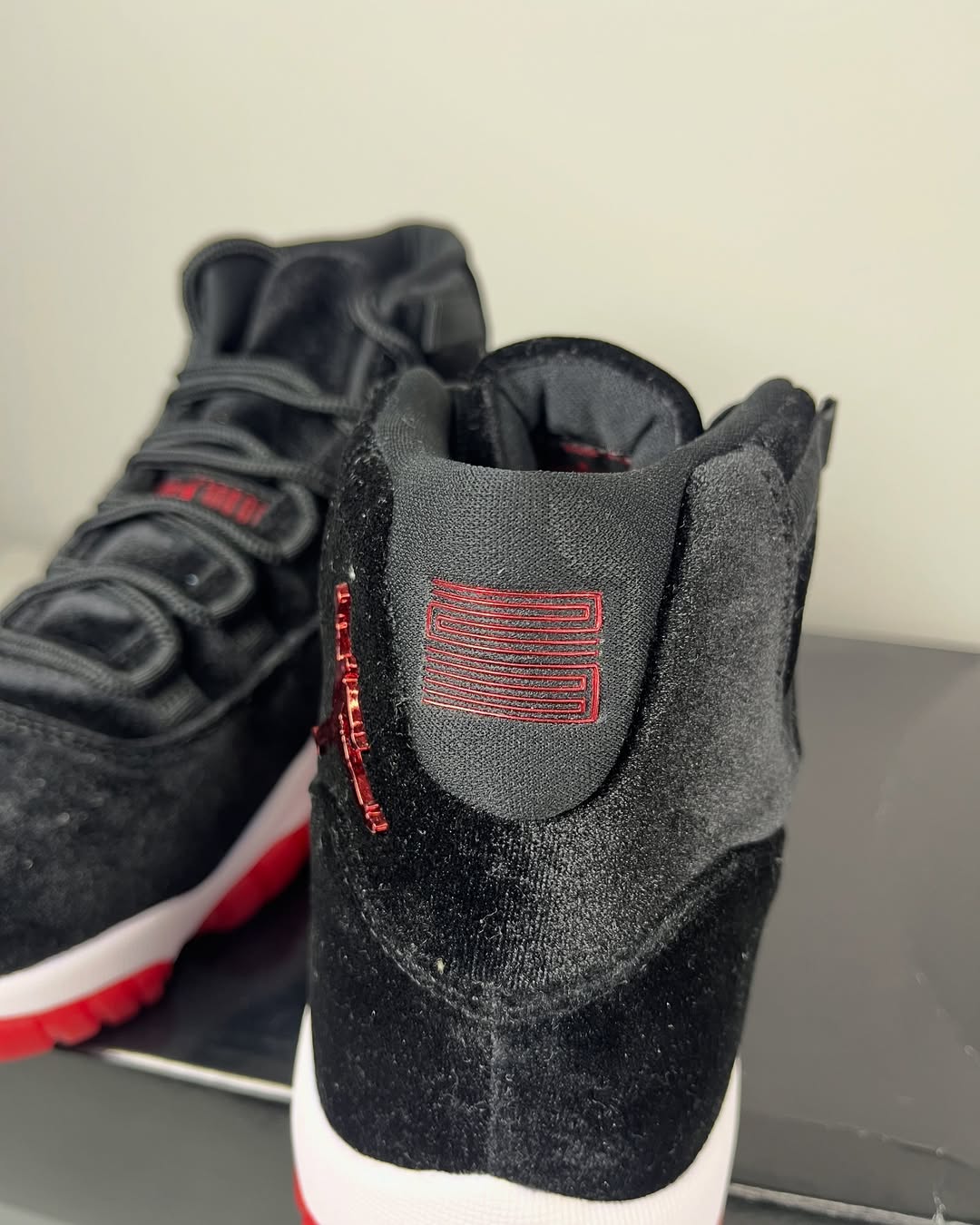 OFERTA LIMITADA - Air Jordan 11 Bred ‘Velvet’