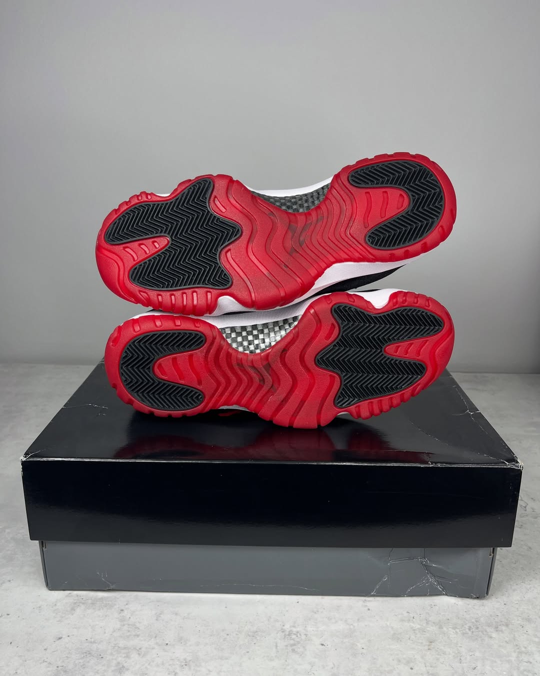 OFERTA LIMITADA - Air Jordan 11 Bred ‘Velvet’