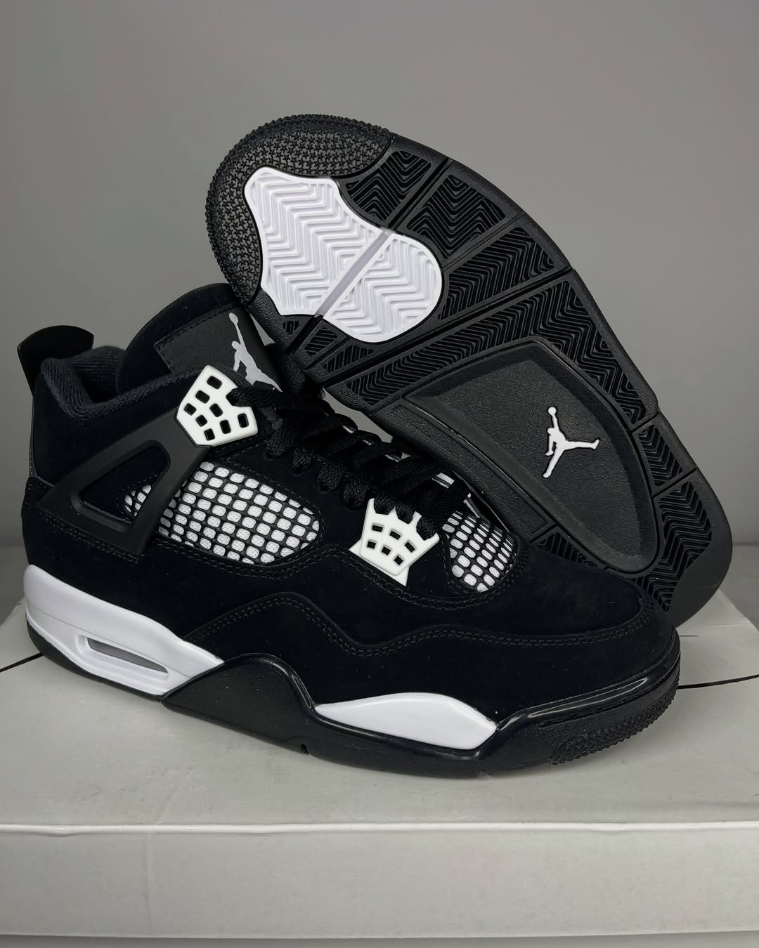 OFERTA LIMITADA - Air Jordan 4 ‘White Thunder’
