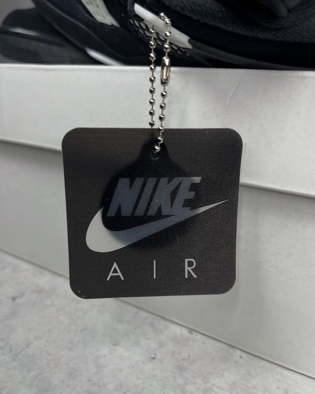 OFERTA LIMITADA - Air Jordan 4 ‘White Thunder’
