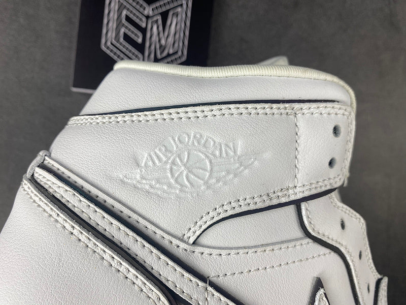 Air Jordan 1 Mid Iridescent Reflective White - DRIP DOS ARTISTAS