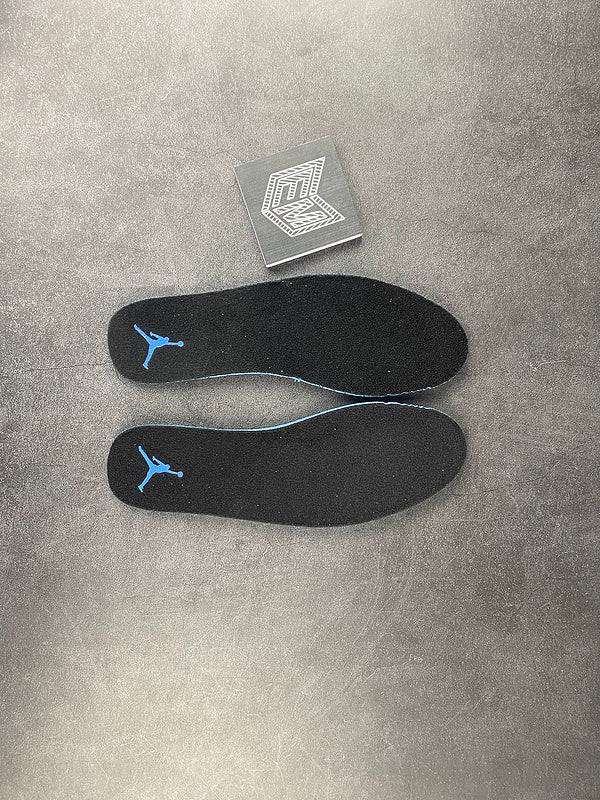 Air Jordan 1 Mid Hyper Royal Tumbled Leather - DRIP DOS ARTISTAS