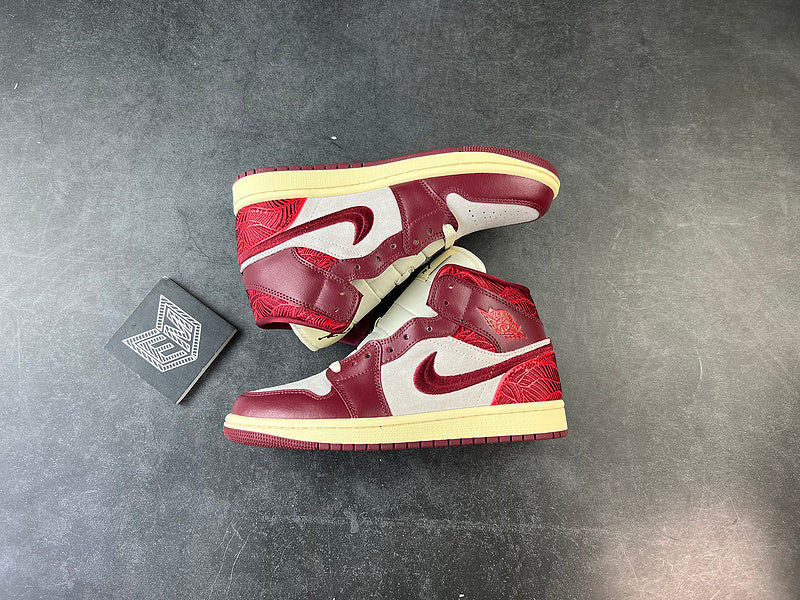 Air Jordan 1 Mid SE Tiki Leaf Team Red (Women's) - DRIP DOS ARTISTAS