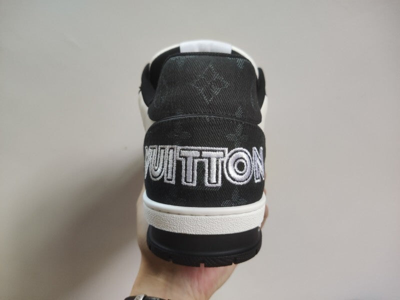 LV Trainer black white