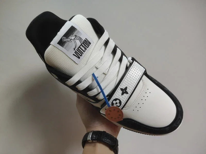 LV Trainer black white