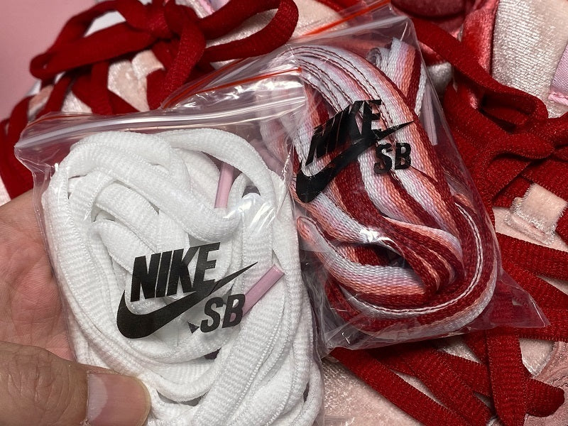 Dunk low strange love