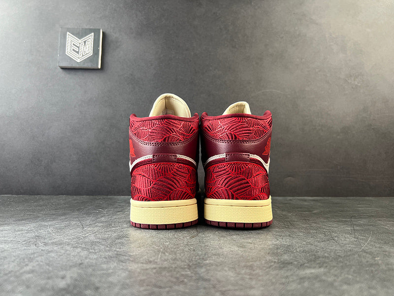 Air Jordan 1 Mid SE Tiki Leaf Team Red (Women's) - DRIP DOS ARTISTAS