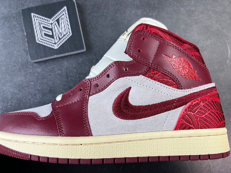 Air Jordan 1 Mid SE Tiki Leaf Team Red (Women's) - DRIP DOS ARTISTAS