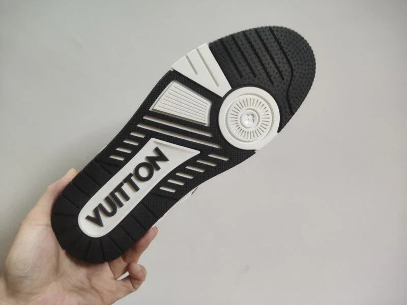 LV Trainer black white