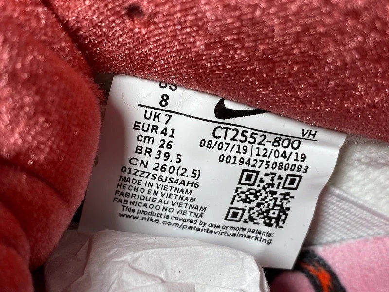 Dunk low strange love