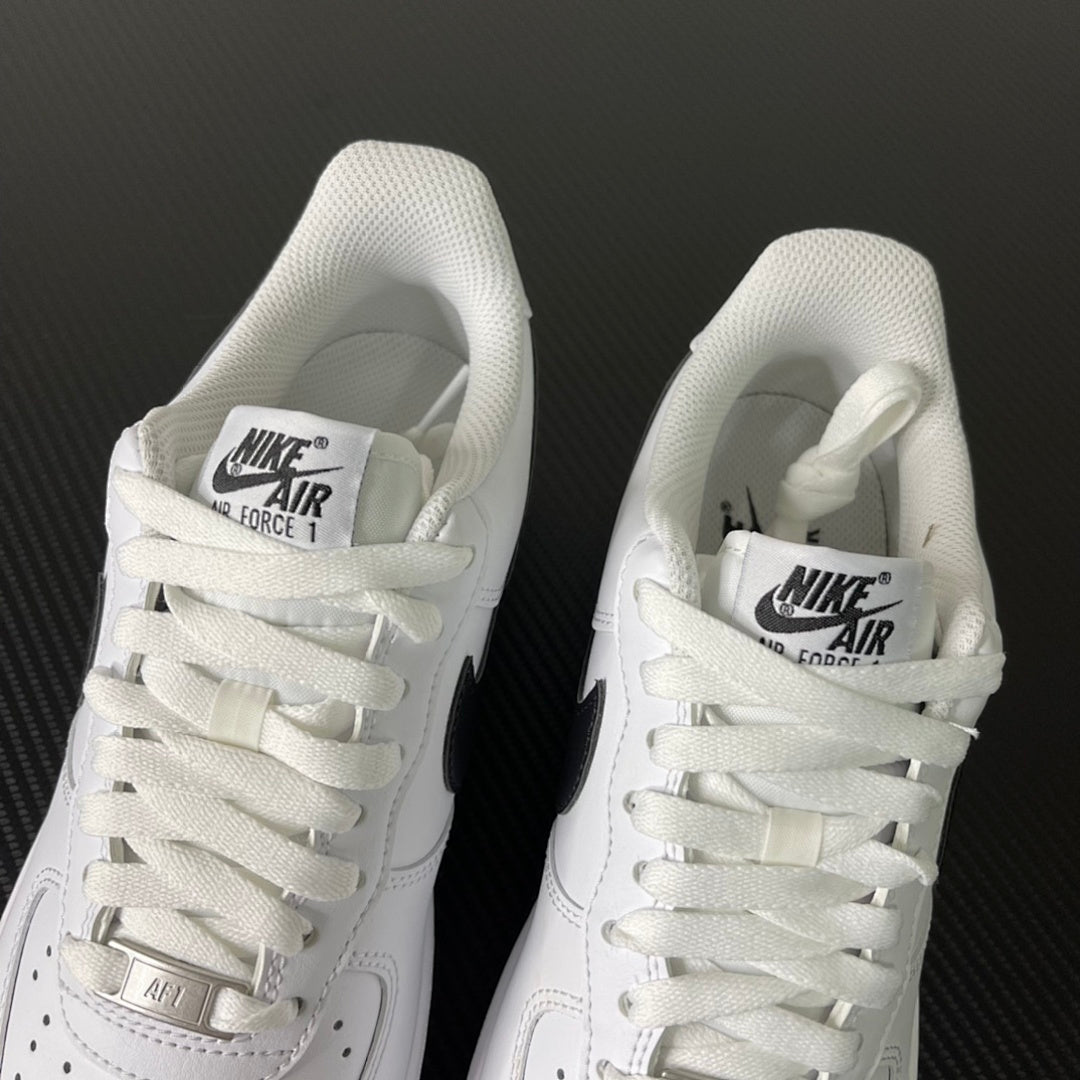 NIKE AIR FORCE 1 BLACK SWOOSH