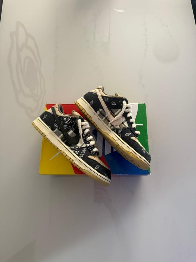 BRINDE - travis scott dunk