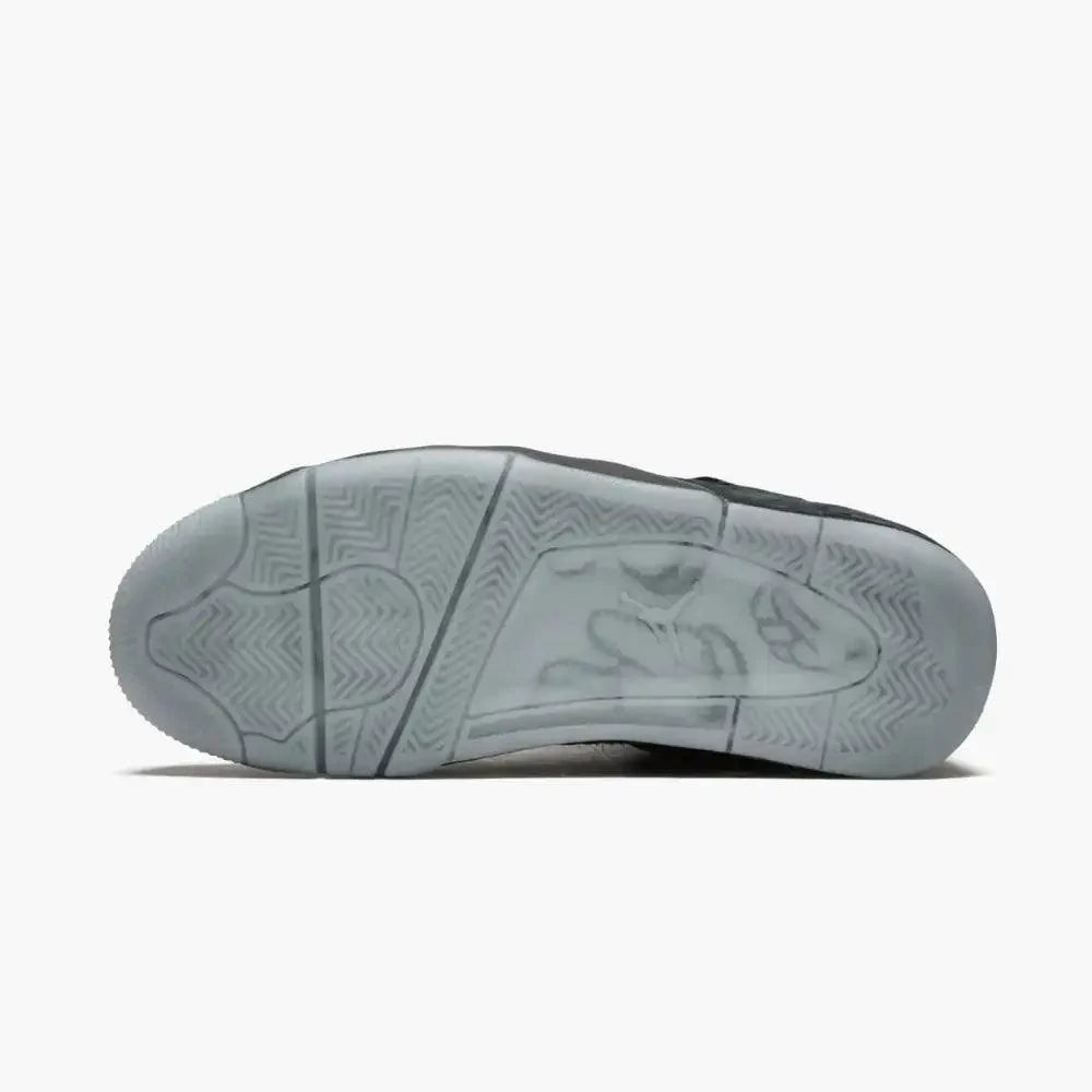 KAWS x Air Jordan 4 Retro Black - DRIP DOS ARTISTAS 