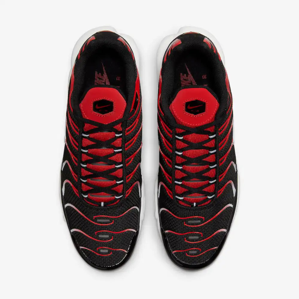 Nike Air Max Plus Black and University Red - DRIP DOS ARTISTAS 
