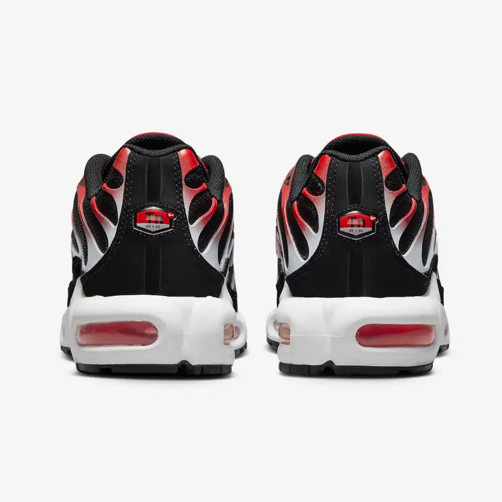 Nike Air Max Plus Black and University Red - DRIP DOS ARTISTAS 