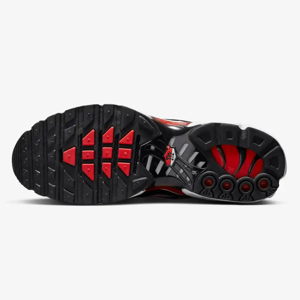 Nike Air Max Plus Black and University Red - DRIP DOS ARTISTAS 