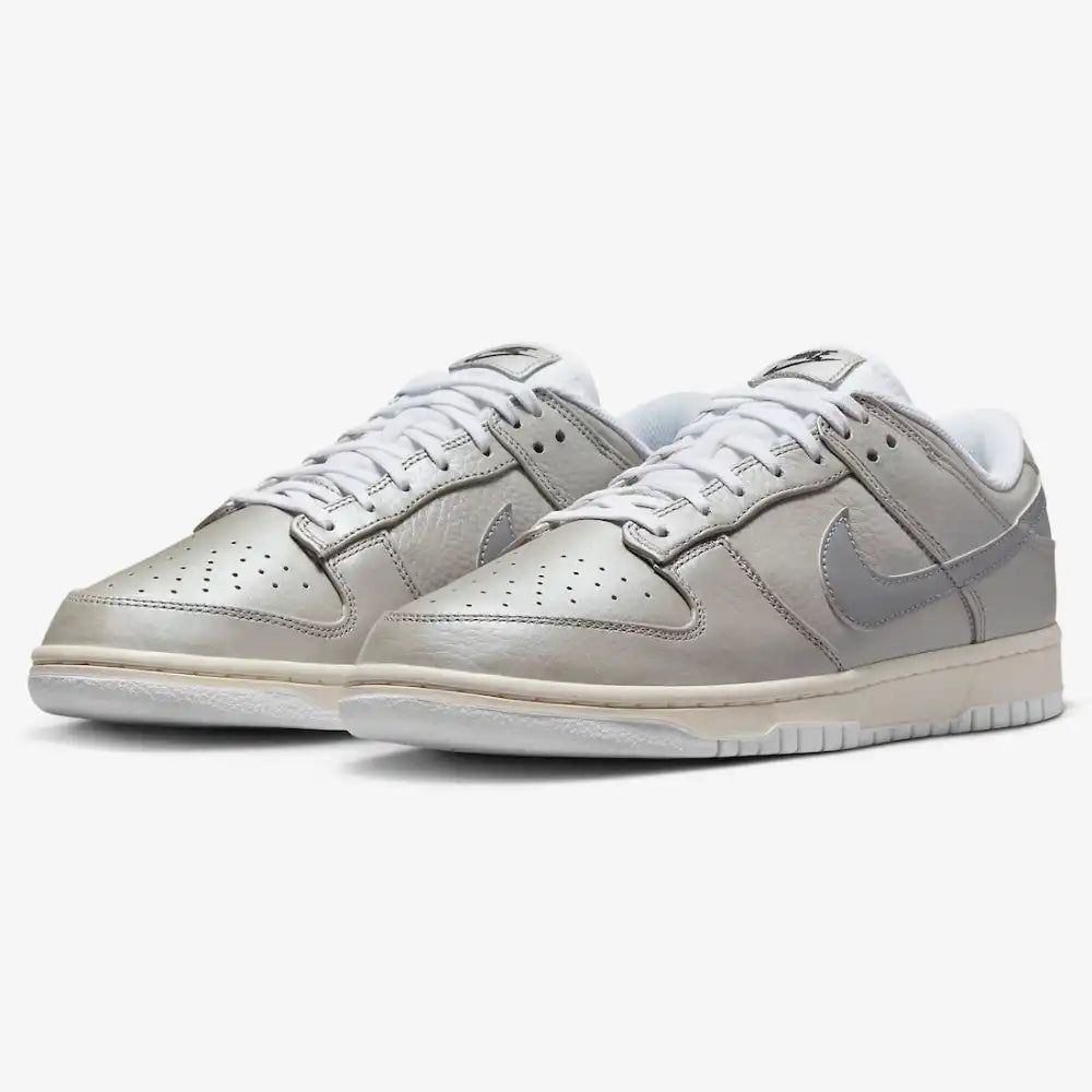 Nike Dunk Low Metallic Silver - DRIP DOS ARTISTAS 