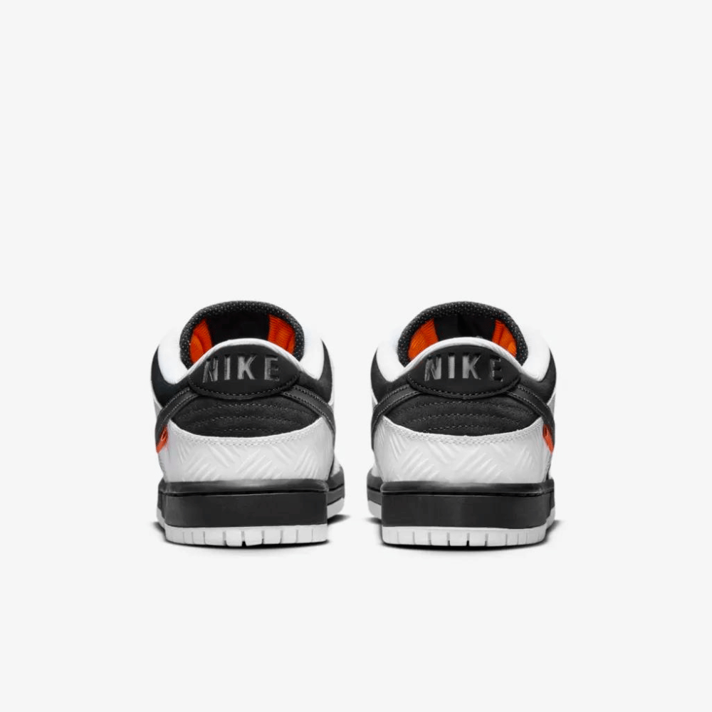 TIGHTBOOTH x Nike SB Dunk Low Pro Black White - DRIP DOS ARTISTAS 