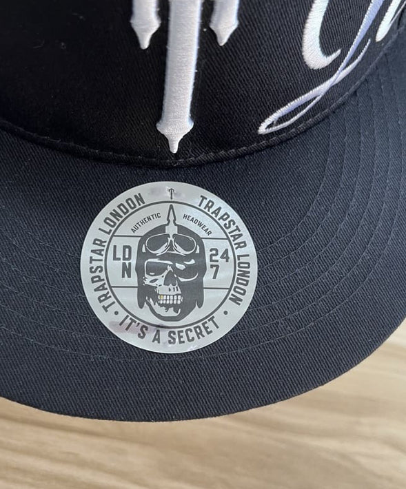 Boné Trapstar Script Fitted
