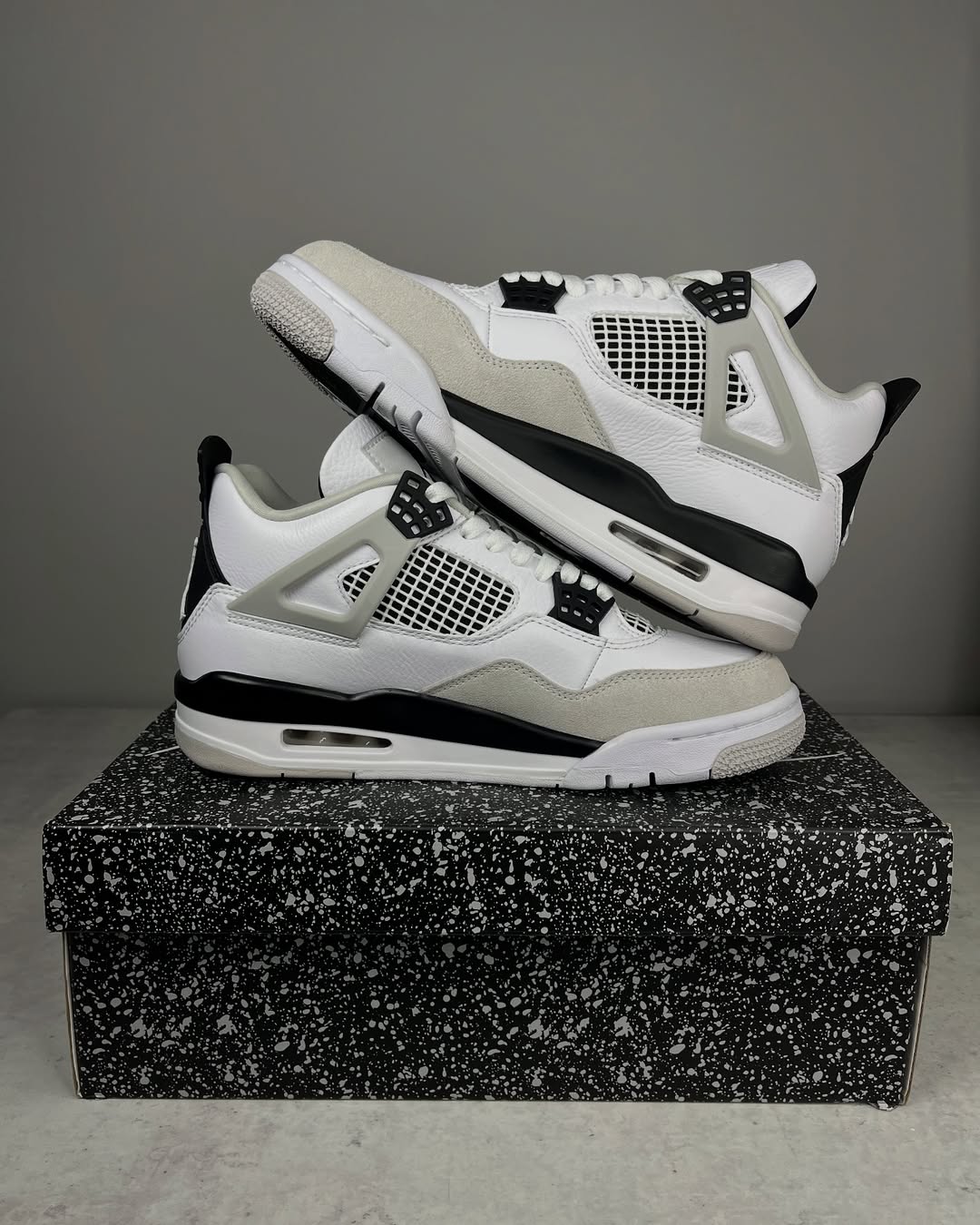 OFERTA LIMITADA - Air Jordan 4 ‘Military Black