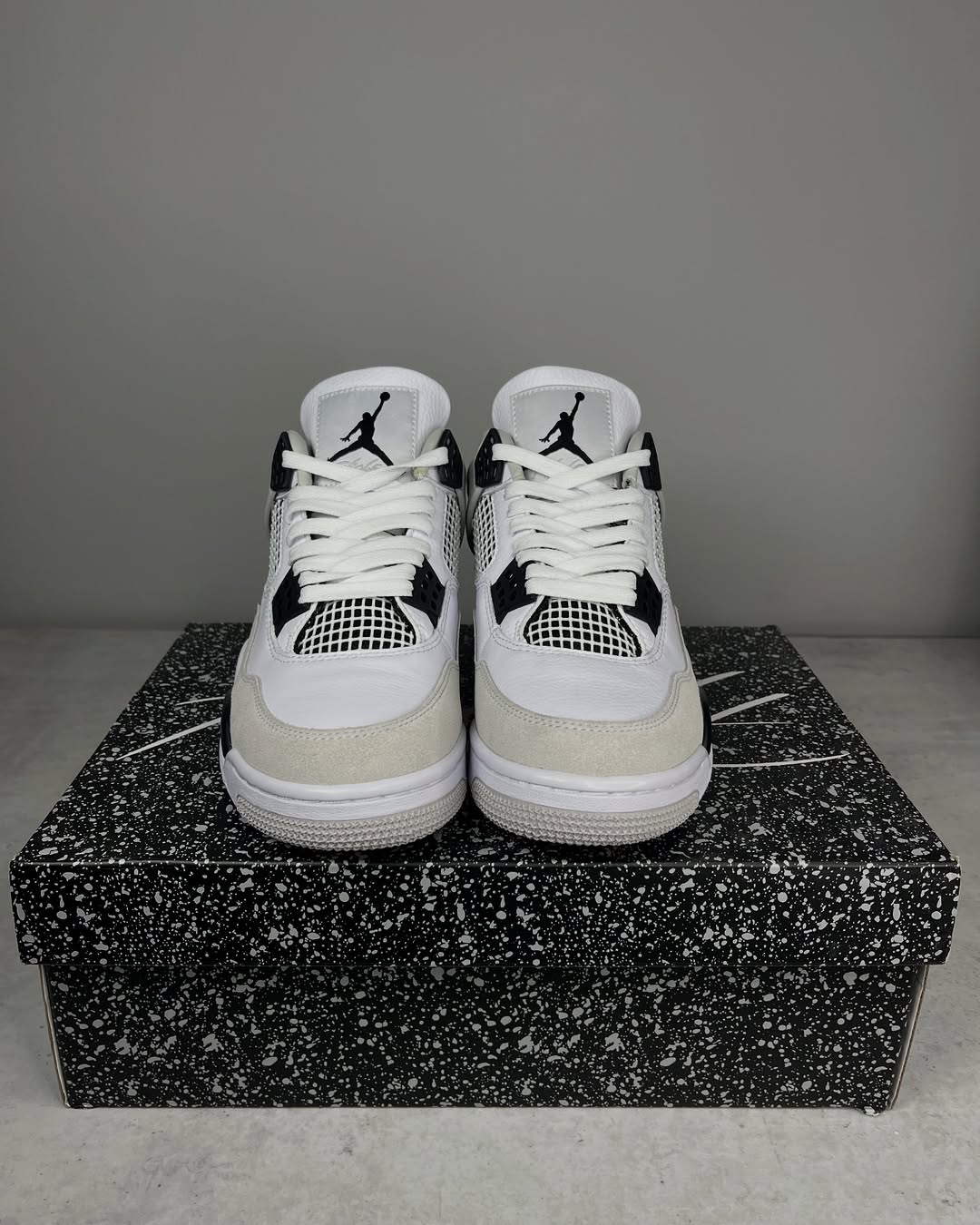 OFERTA LIMITADA - Air Jordan 4 ‘Military Black