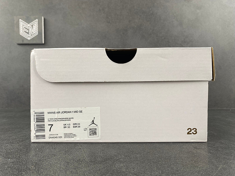 Jordan 1 Mid SE Light Iron Ore - DRIP DOS ARTISTAS 