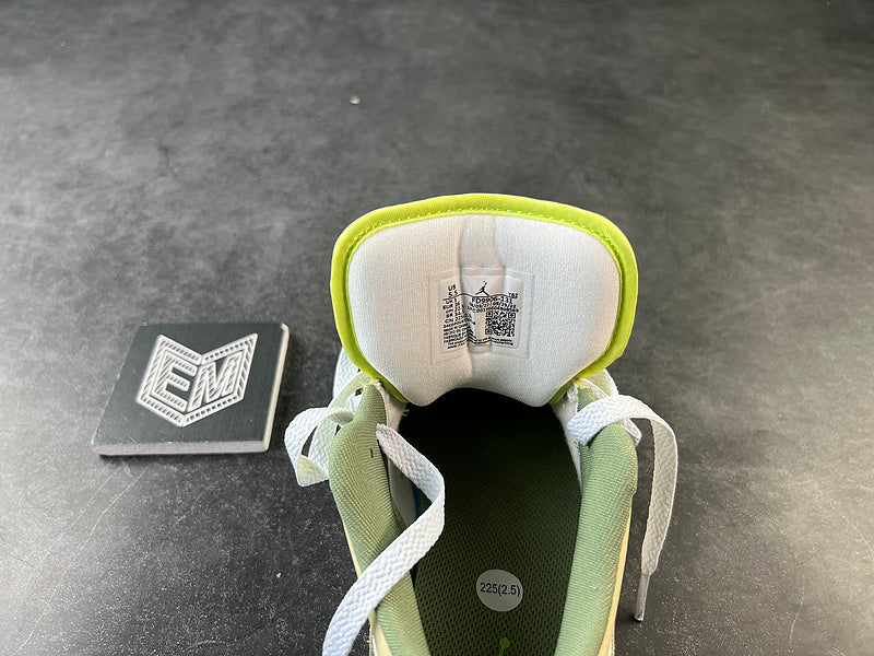 Jordan 1 Low Sail White Oil Green (Women's) - DRIP DOS ARTISTAS 