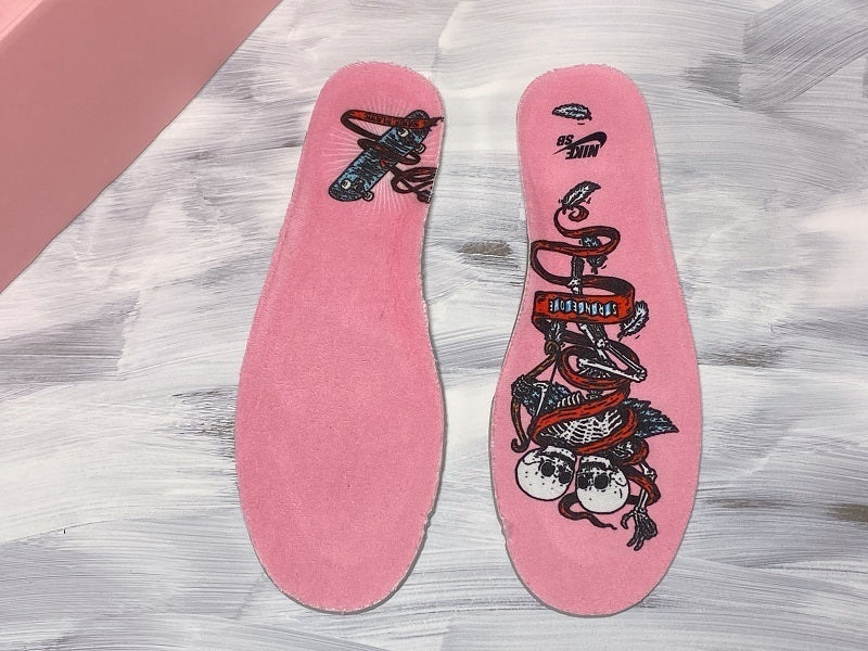 Dunk low strange love