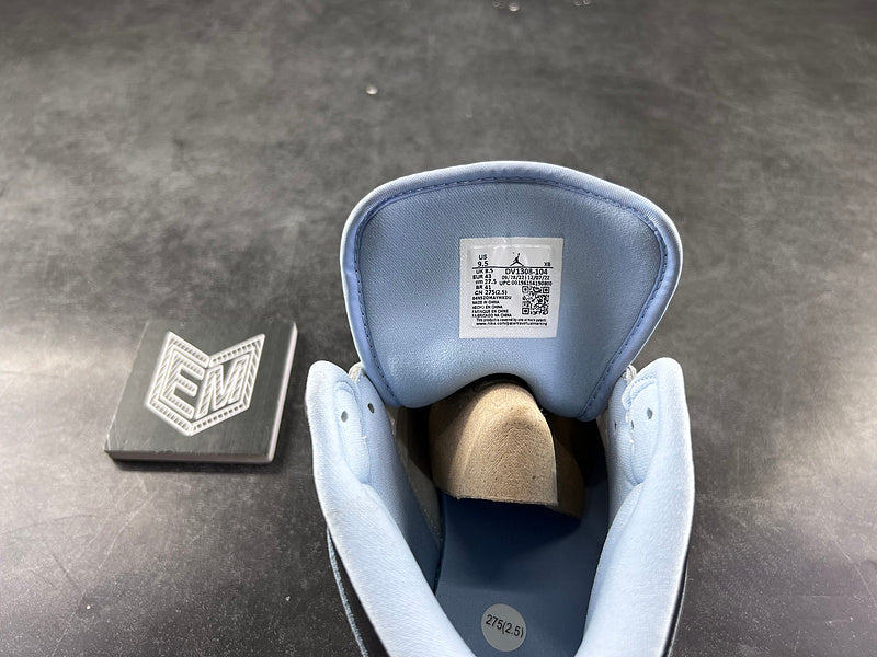 Air Jordan 1 Mid SE Ice Blue (2023) - DRIP DOS ARTISTAS 