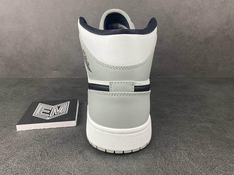 Air Jordan 1 Mid Light Smoke Grey - DRIP DOS ARTISTAS 
