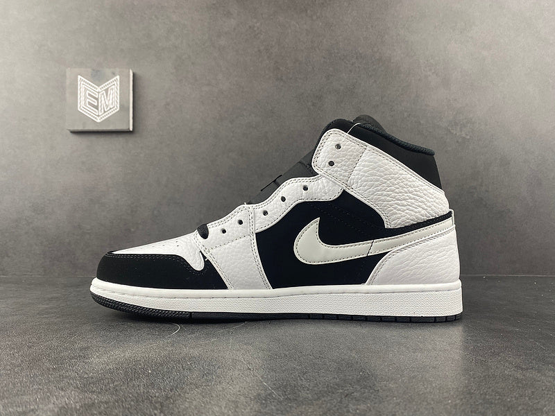 Jordan 1 Mid White Black - DRIP DOS ARTISTAS 