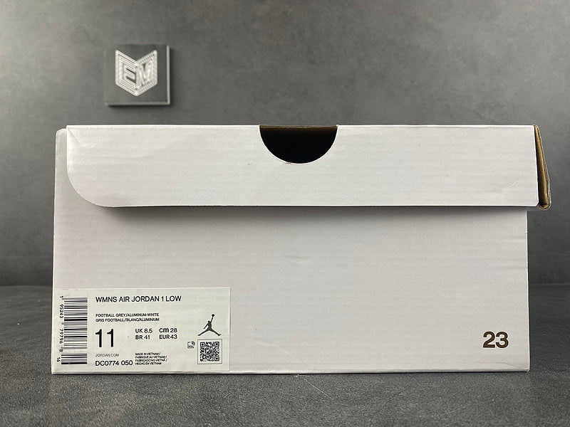 Jordan 1 Low Football Grey Aluminum (W) - DRIP DOS ARTISTAS 