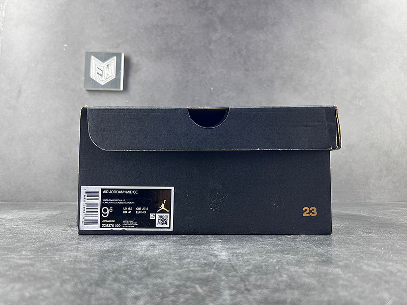 Air Jordan 1 Mid University Blue Grey - DRIP DOS ARTISTAS 
