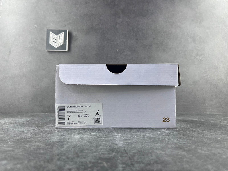 Air Jordan 1 Mid SE Seahawks (Women's) - DRIP DOS ARTISTAS 