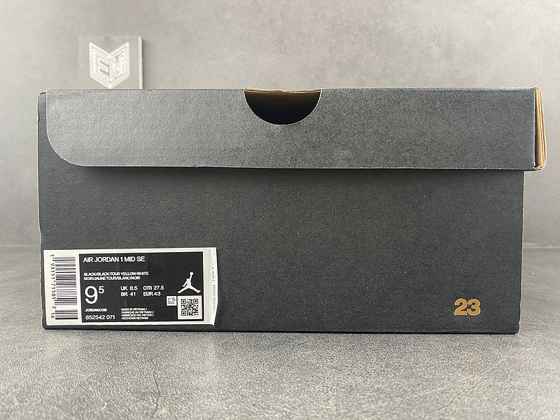 Jordan 1 Mid Yellow Toe Black - DRIP DOS ARTISTAS 