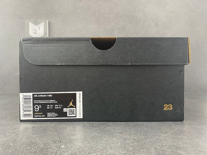 Jordan 1 Mid White Metallic Gold Obsidian - DRIP DOS ARTISTAS 