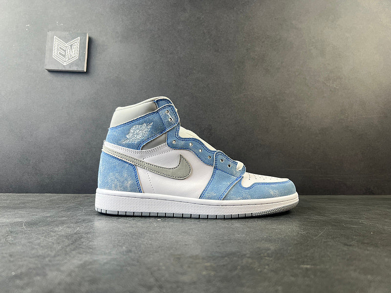 Air Jordan 1 Retro High OG Hyper Royal - DRIP DOS ARTISTAS 