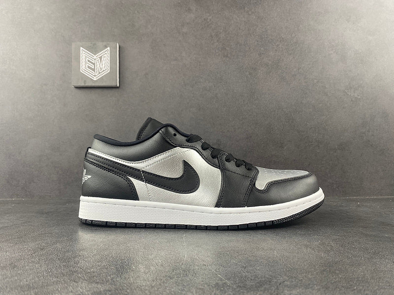 Jordan 1 Low SE Black Metallic Silver - DRIP DOS ARTISTAS 