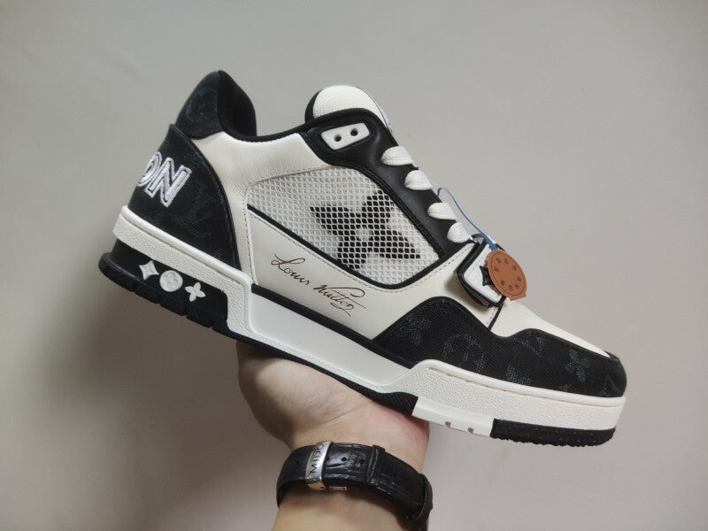 LV Trainer black white