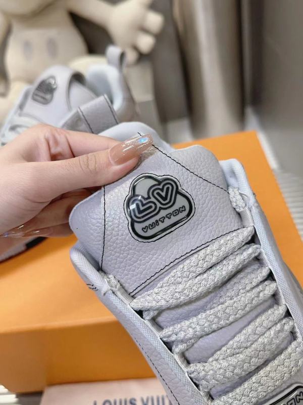 LV skate grey