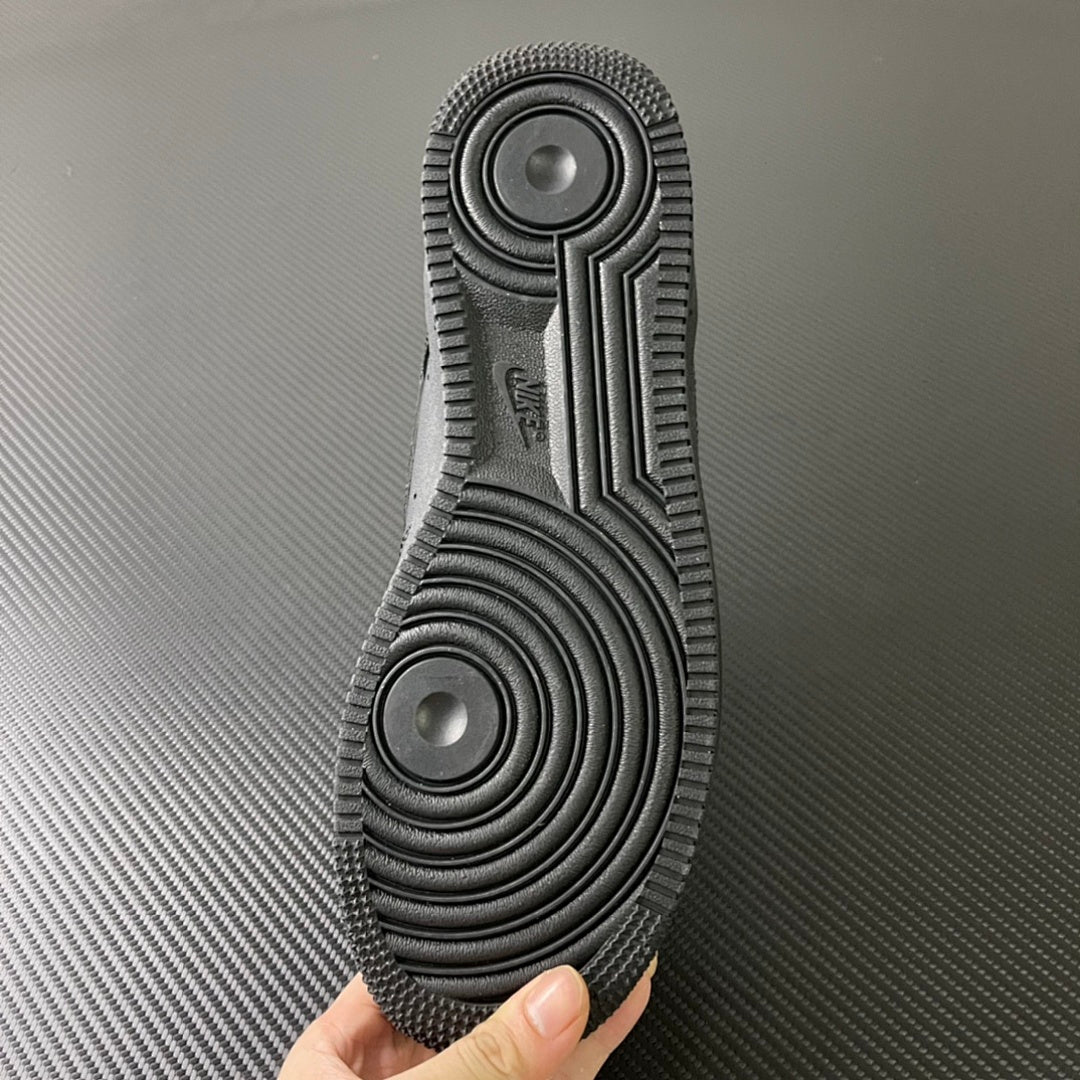 NIKE AIR FORCE 1 TRIPLE BLACK
